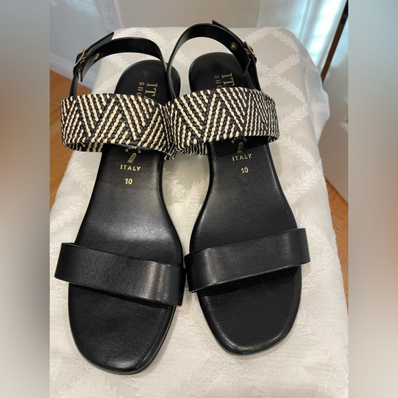 Italian Shoemakers Shoes - Italian Shoemakers Size 10 Black and Cream Aztecish Looking Style Sandal